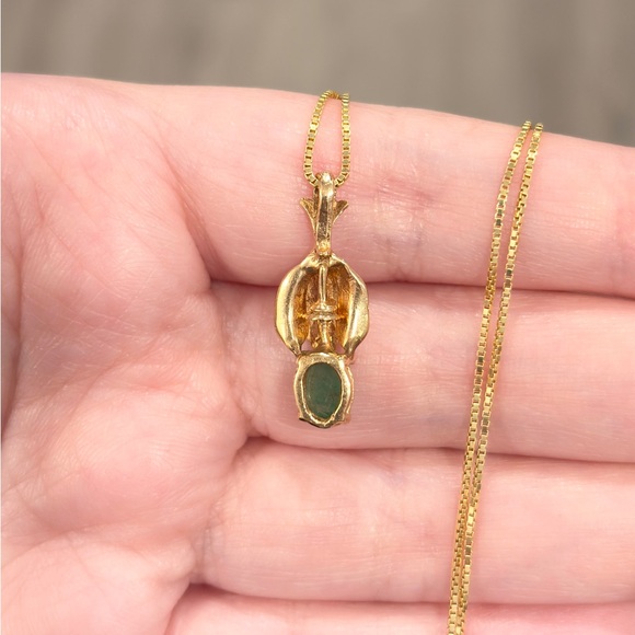 Vintage 14K Gold Jade Pendant: Artisan Leaf Design - Picture 8 of 10